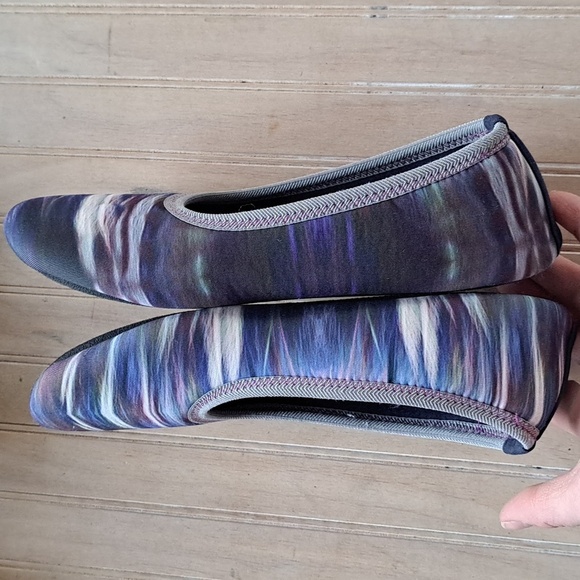 Isotoner Stretch Washable Rubber Sole Memory Foam Comfort Ballerina Flats - Picture 9 of 10